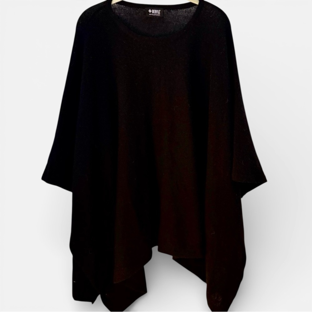 Beryll Black 100% Cashmere Poncho Wrap Quiet Luxury 
USA Made Compare New $495